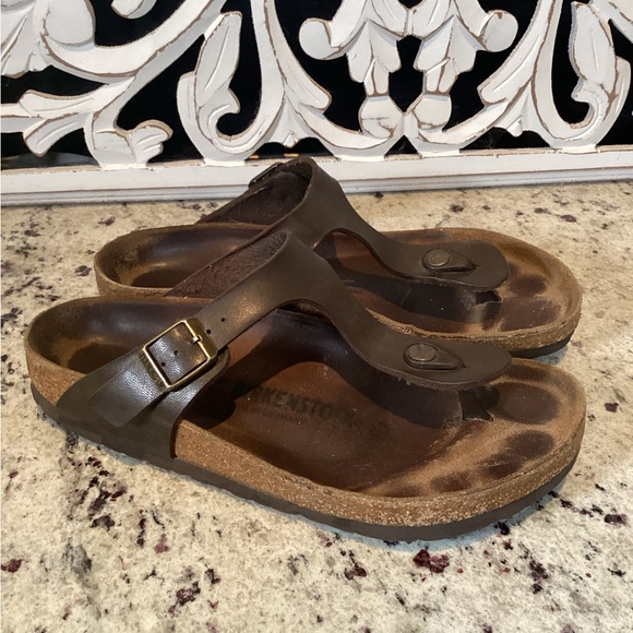 Birkenstock Shoes - Birkenstock Gizeh in Brown Size 39/8